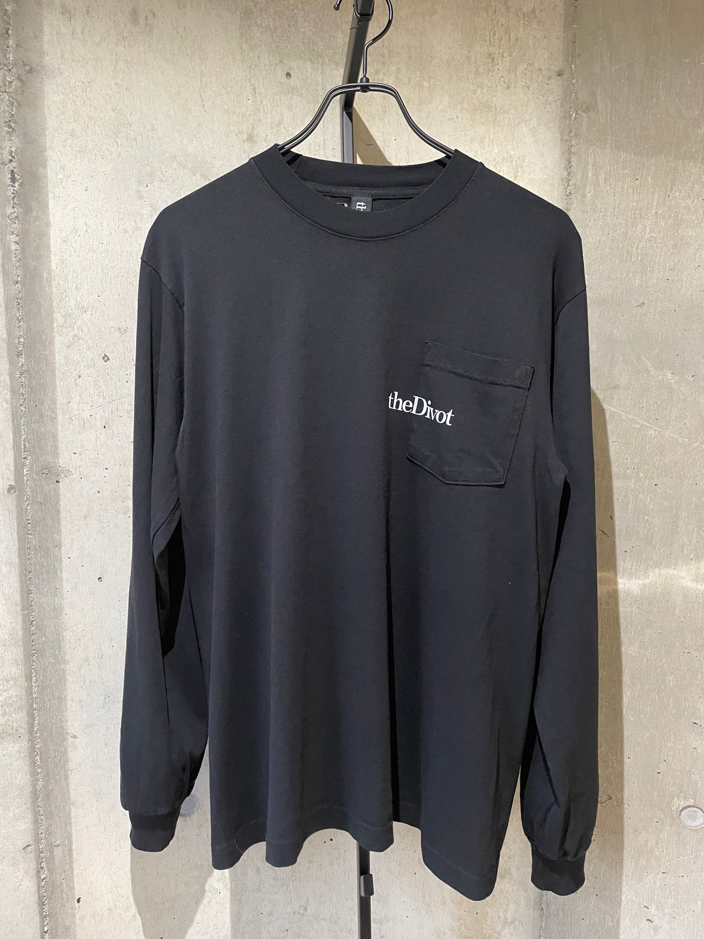the Divot Original - LONG SLEEVE T SHIRT (BLACK / WHITE)