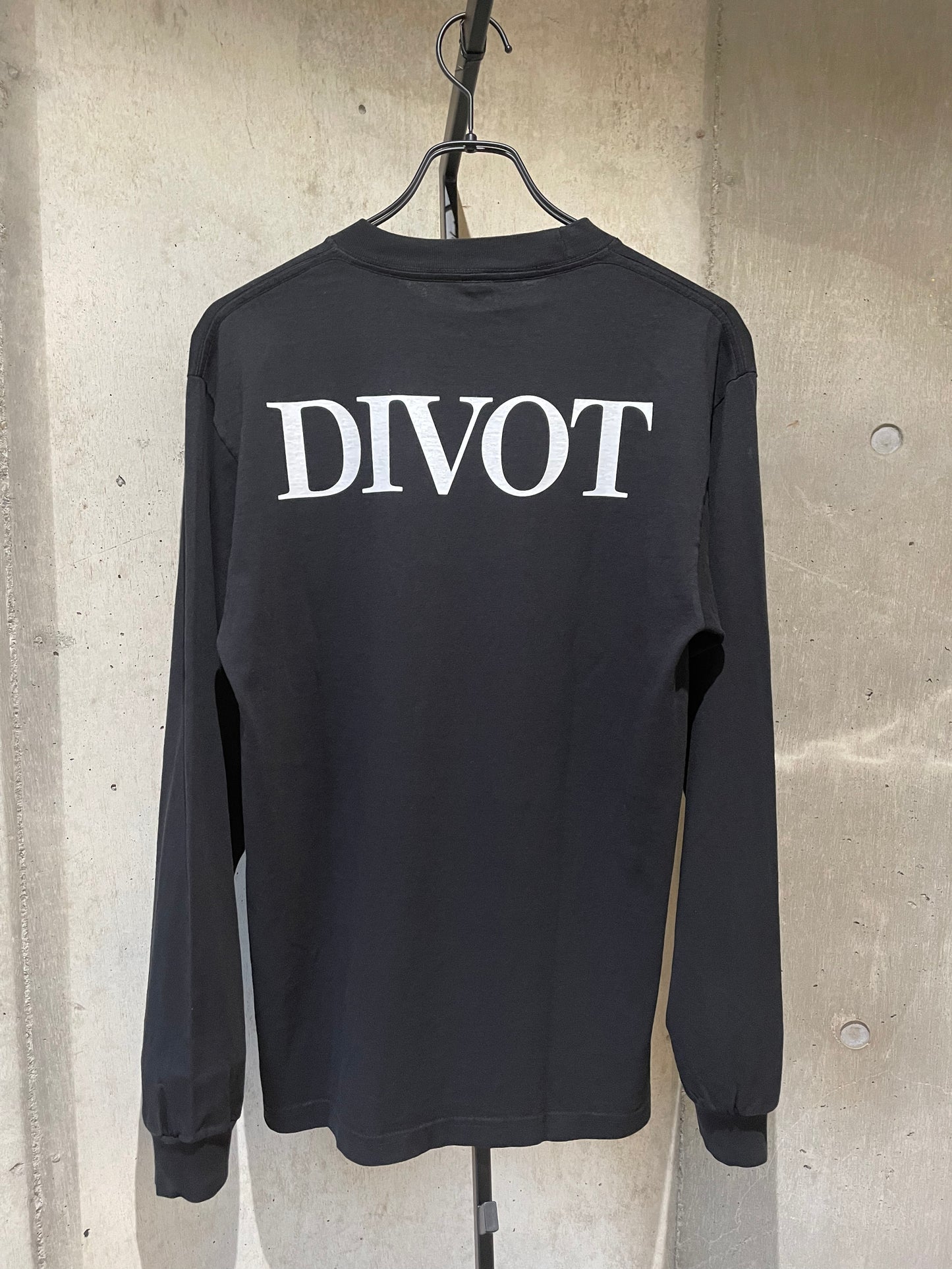 the Divot Original - LONG SLEEVE T SHIRT (BLACK / WHITE)