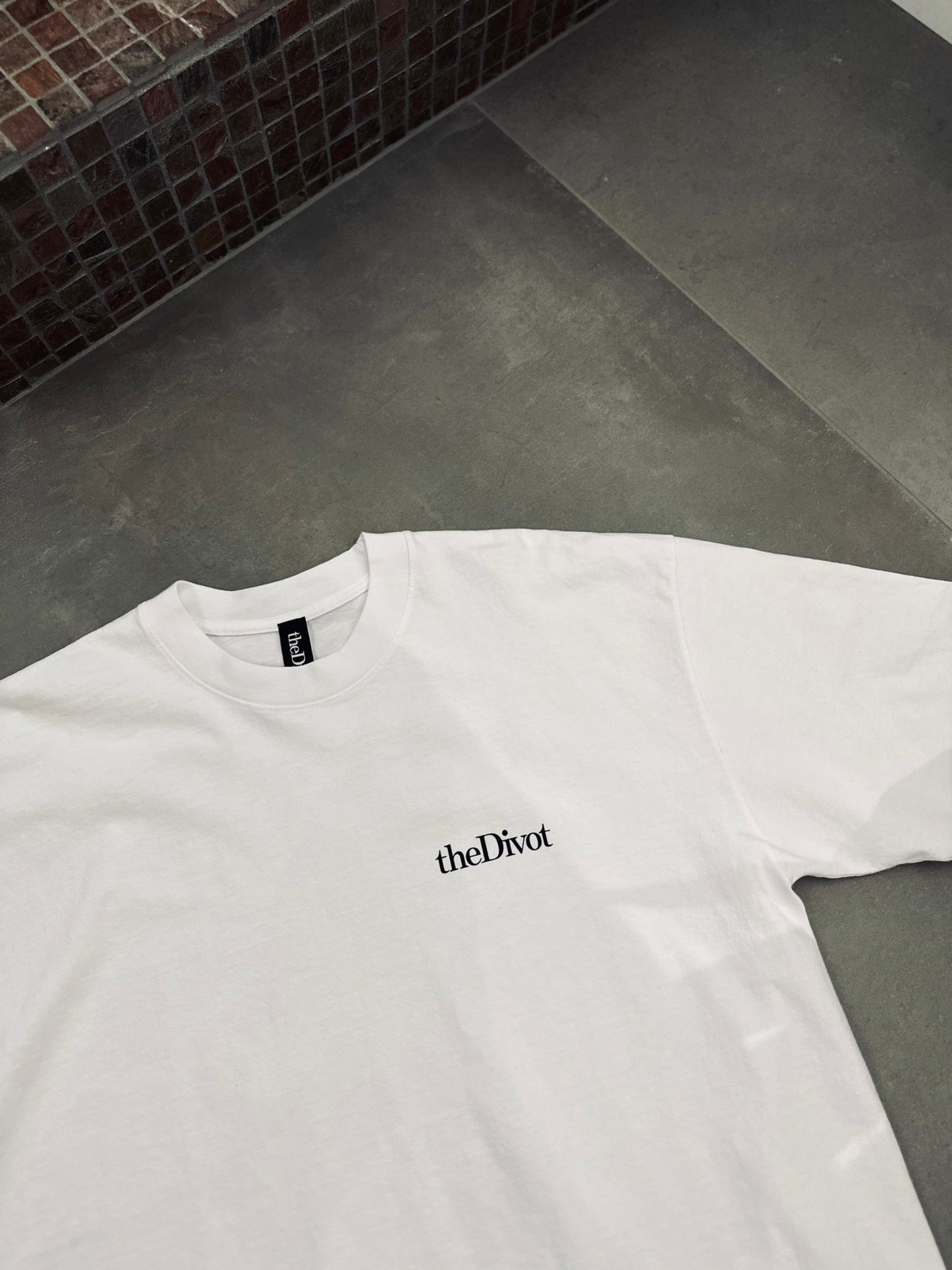 the Divot Original - SHORT SLEEVE TEE (WHITE)