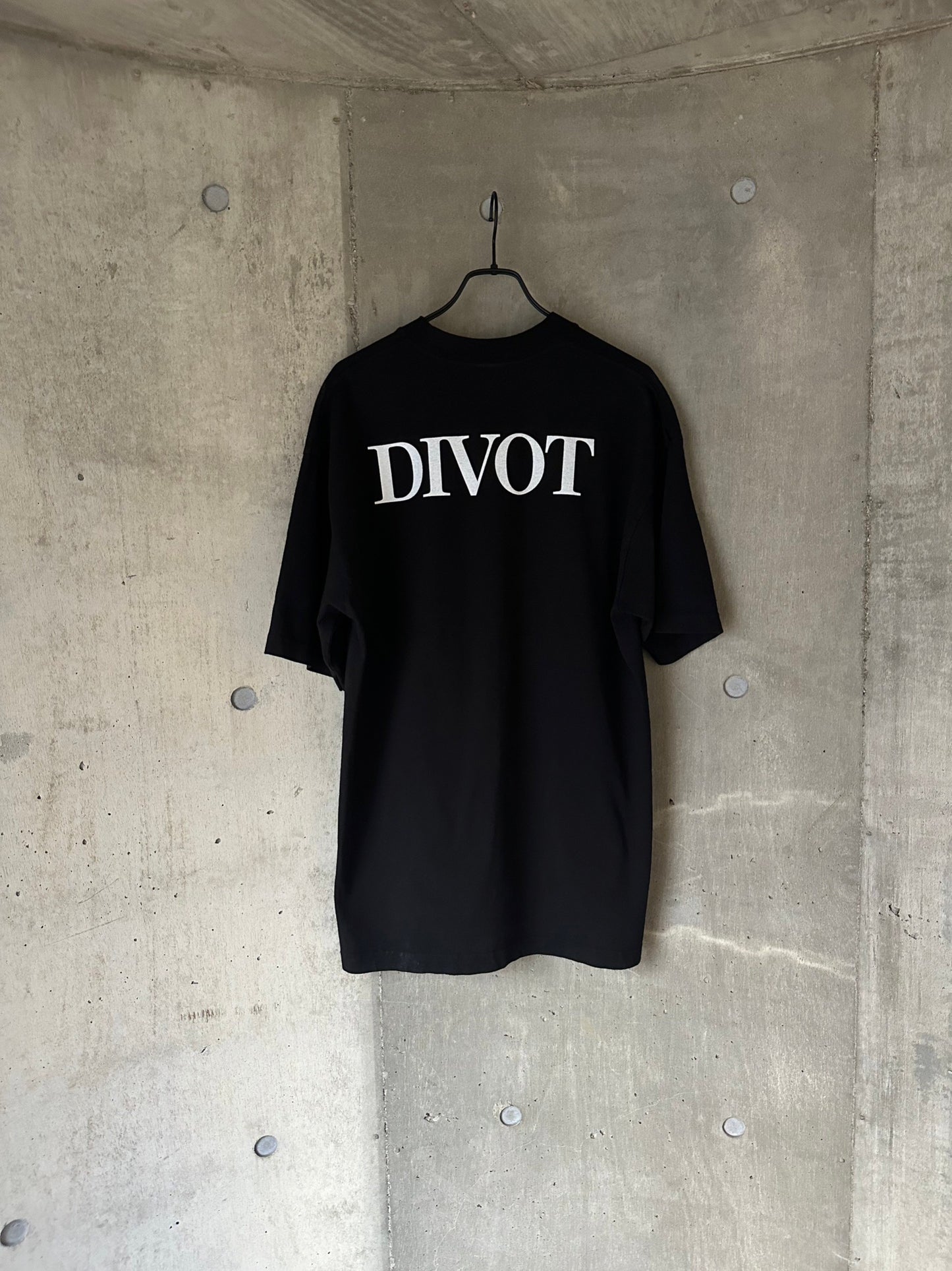 the Divot Original  - SHORT SLEEVE TEE (BLACK)